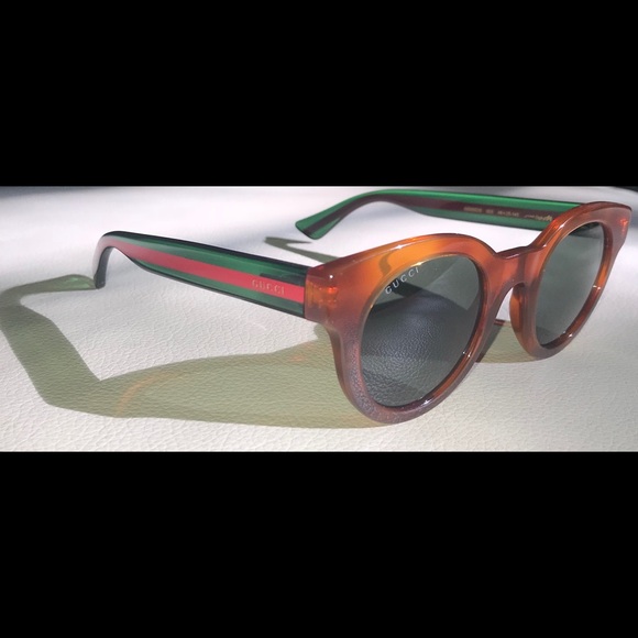 <>  SOLD <>  Gucci Sunglasses - Picture 4 of 8